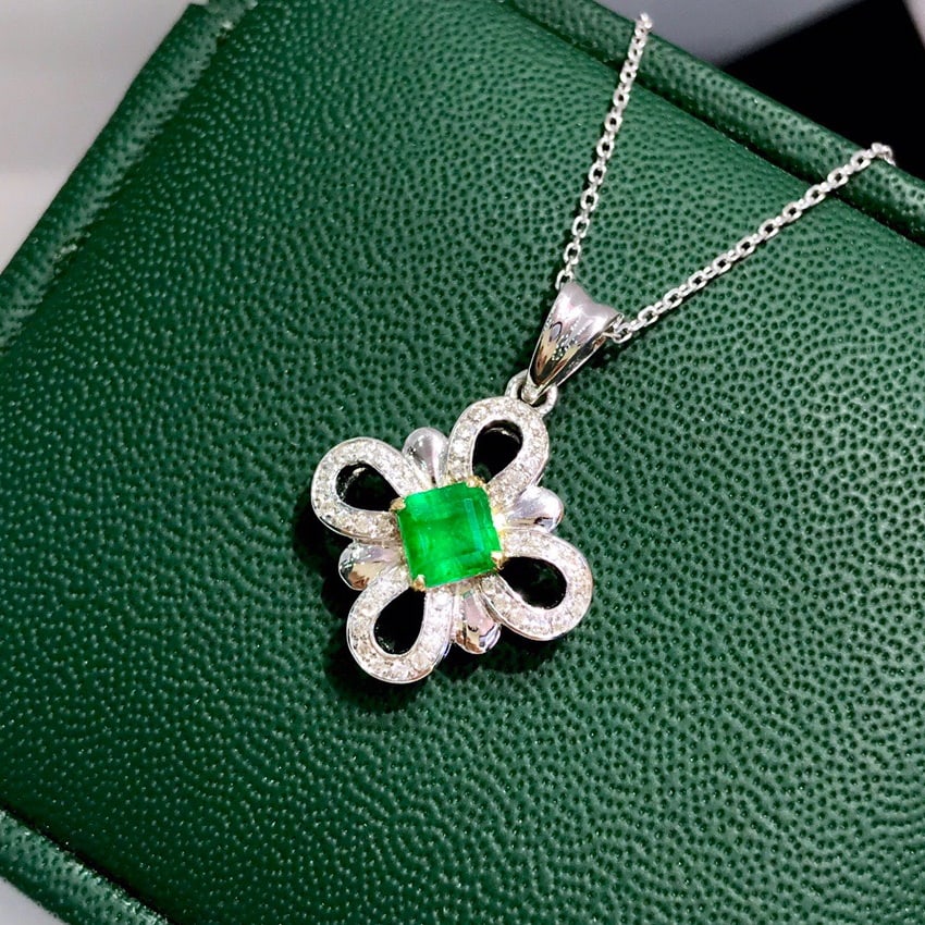 14K GOLD 0.39 CTW VIVID GREEN NATURAL EMERALD & DIAMOND PENDANT - 2