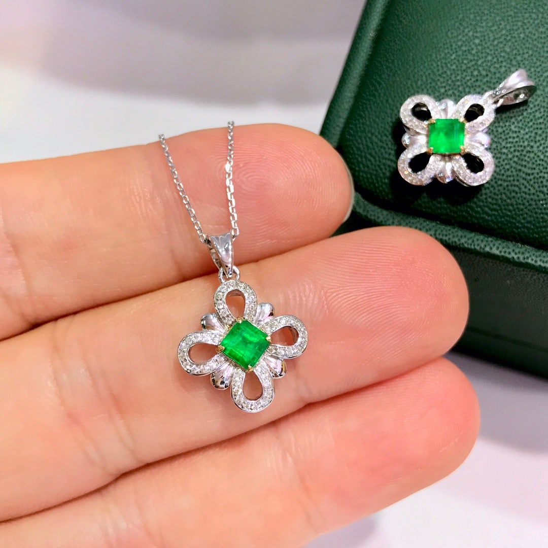 14K GOLD 0.39 CTW VIVID GREEN NATURAL EMERALD & DIAMOND PENDANT - 3