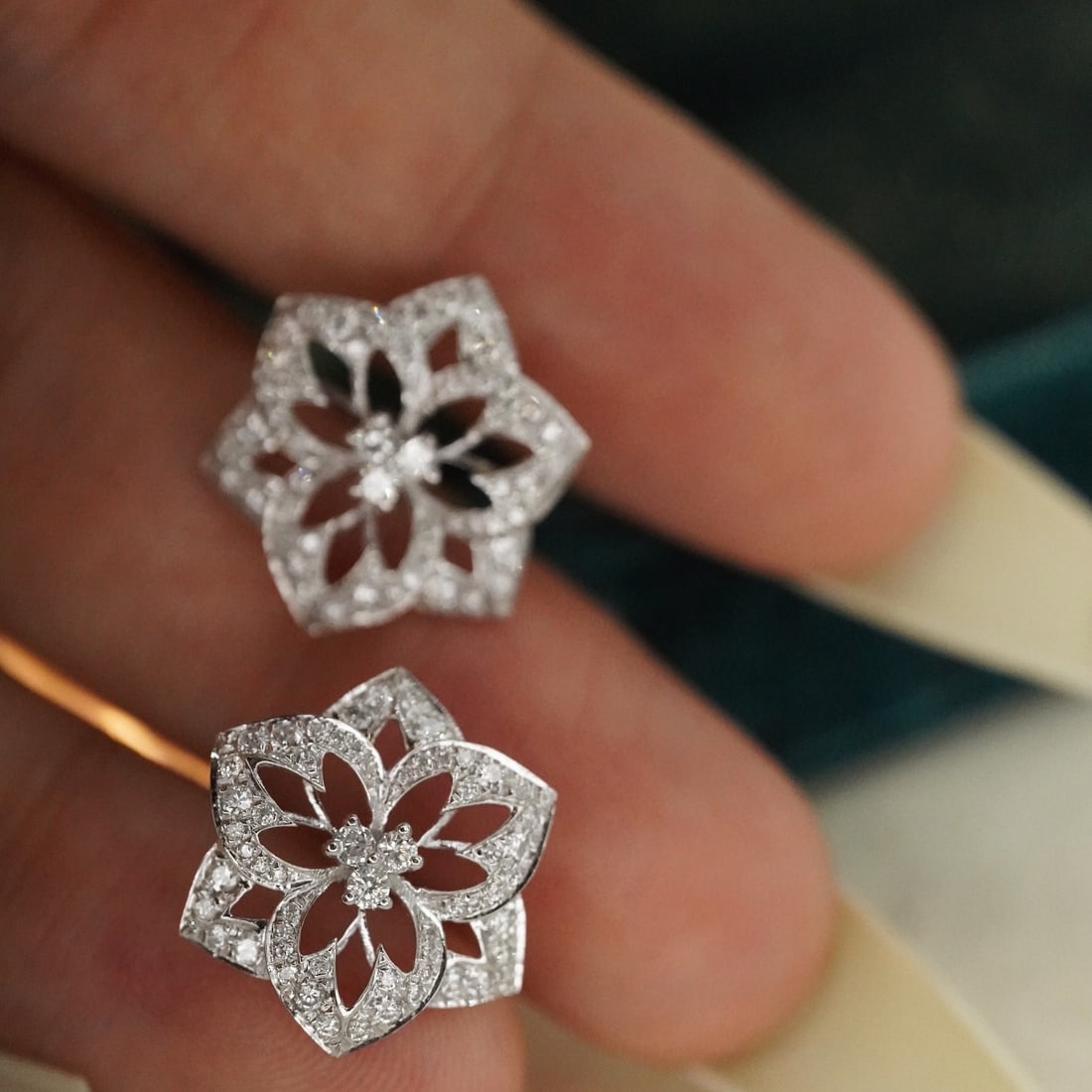 14K GOLD 0.68 CT NATURAL H DIAMOND EARRINGS - 2