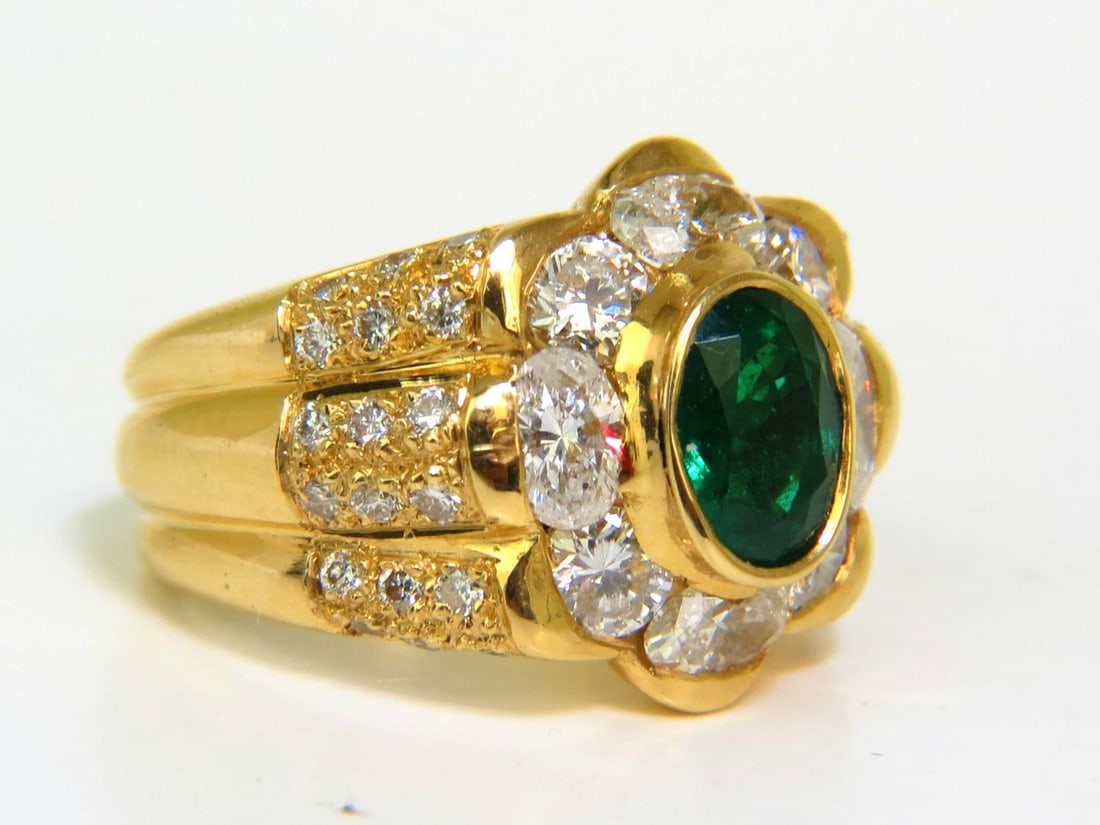 18KT GOLD 4.00CT NATURAL EMERALD DIAMOND RING** - 4