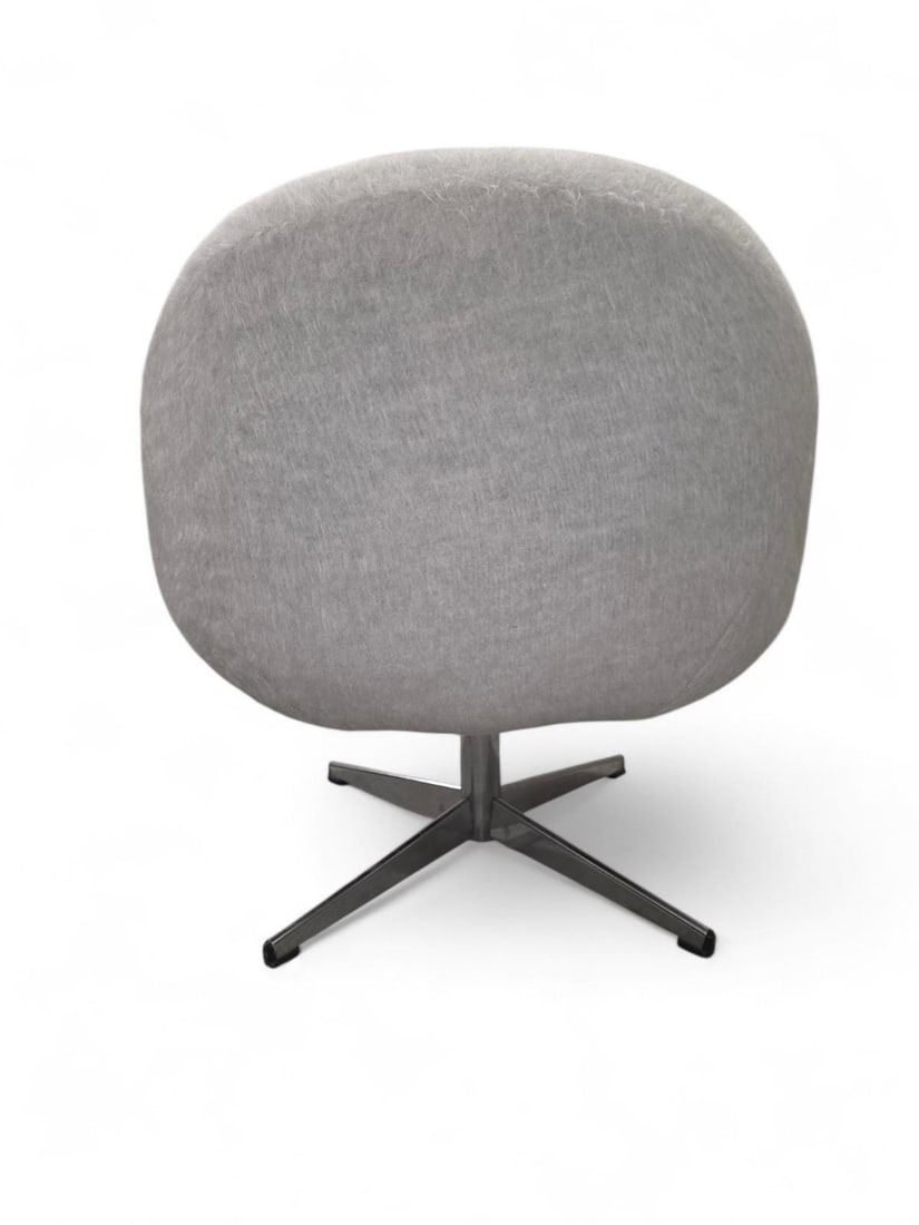 MCM Swivel Retro Tub Chair Newly Reupholstered - 2