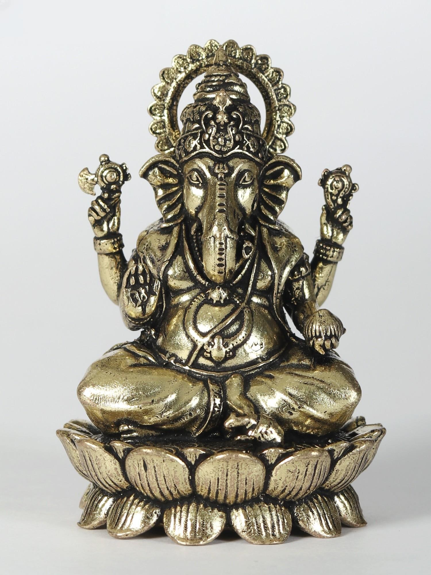 Small Lord Ganesha Seated on Lotus Pedestal: Title: Small Lord Ganesha Seated on Lotus Pedestal Description: Reference: itemcode: DDF589-3.5 Inch Reserve: $68.00 Shipping: Domestic: Flat-rate of $8.00 to anywhere within the contiguous U.S. Inter
