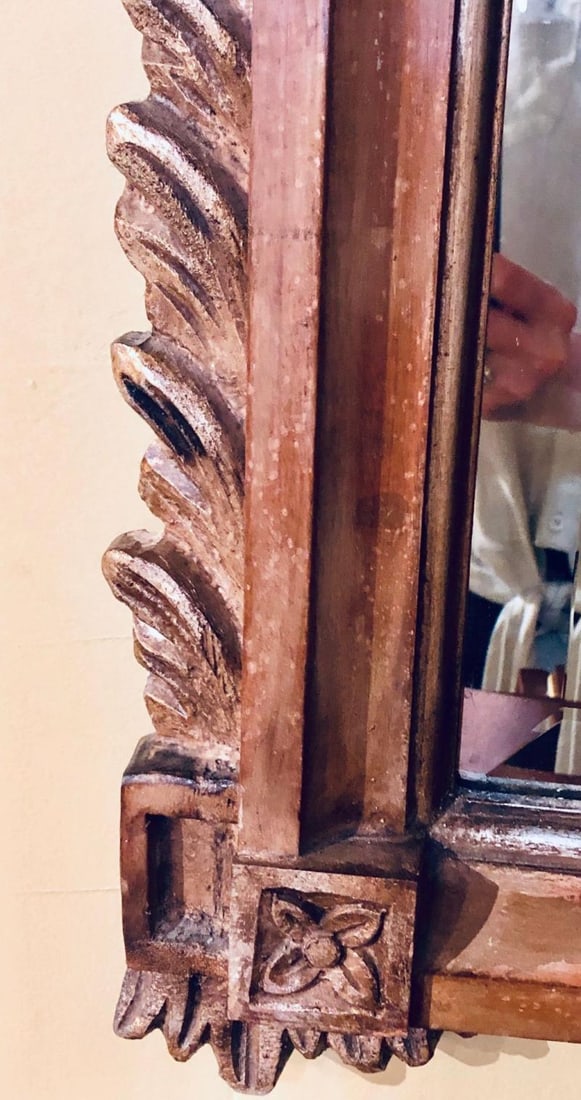 A Gilt Gold Italian Acanthus Leaf Carved Wall or Console Mirror - 11