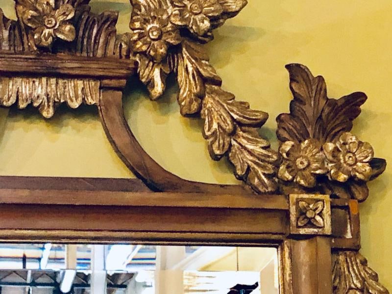 A Gilt Gold Italian Acanthus Leaf Carved Wall or Console Mirror - 5
