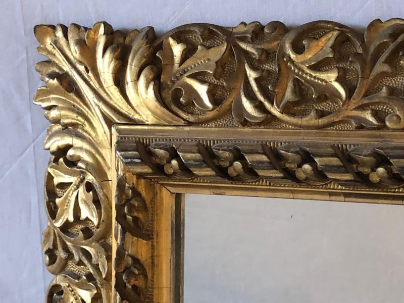 Antique 19th Century Fine Giltwood Mirror with Leaf Vine and Floral Carvings - 11