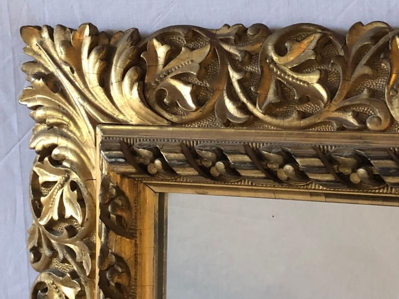 Antique 19th Century Fine Giltwood Mirror with Leaf Vine and Floral Carvings - 4