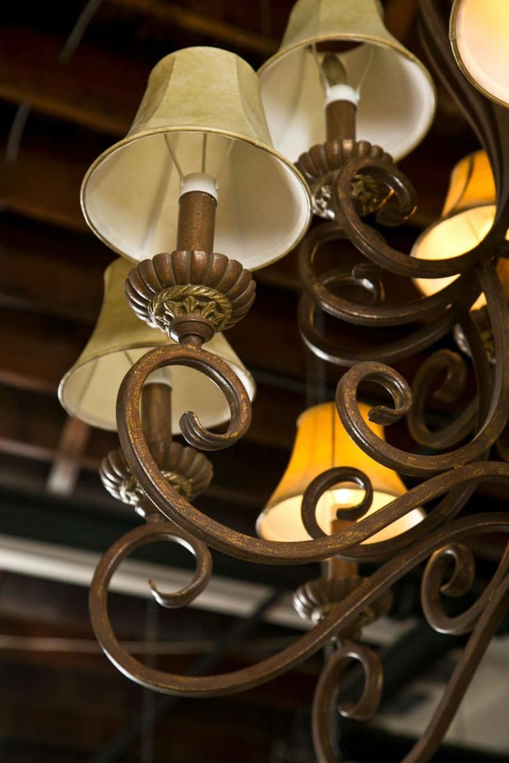 Iron Twelve-Light Chandelier - 5