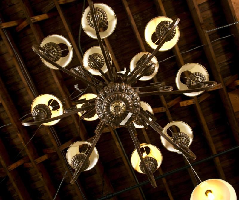 Iron Twelve-Light Chandelier - 6