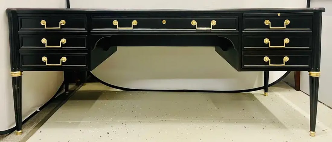 Mid Century Modern White Lacquered and Glass Console, Dresser or Sideboard - 3