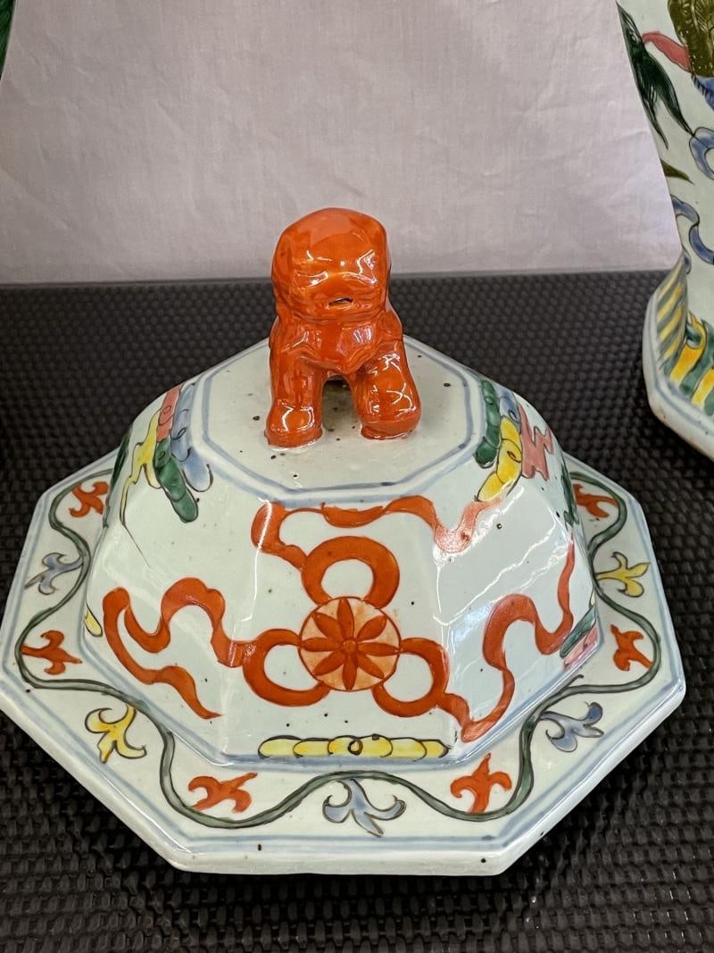 Pair of 19th Century Temple Jars, Lidded, Chinoiserie Foo Dog Finials, 19th C. - 9