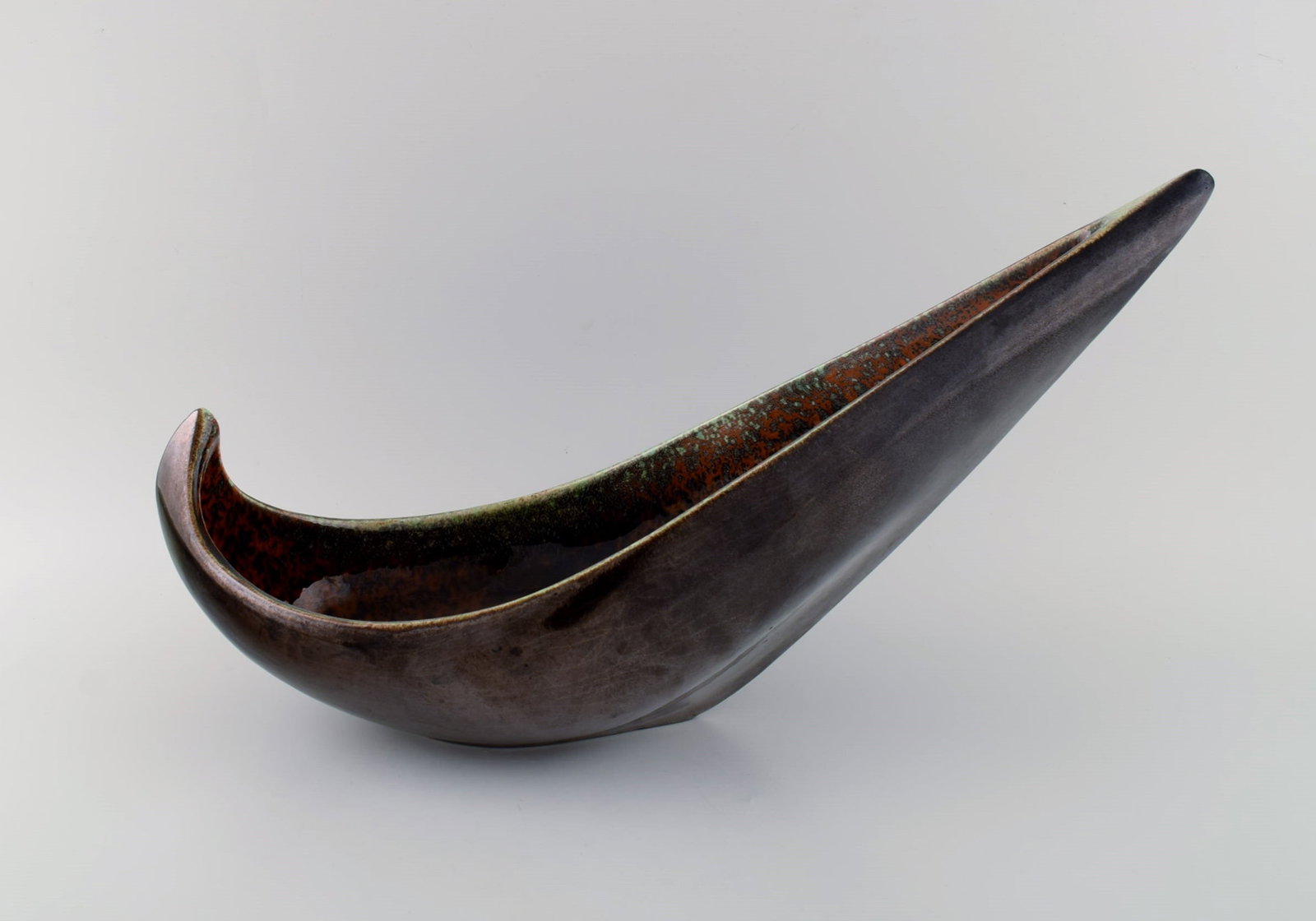 Maxime Fillon (1920-2003), France. Giant freeform bowl in glazed stoneware. Mid-20th century. - 2