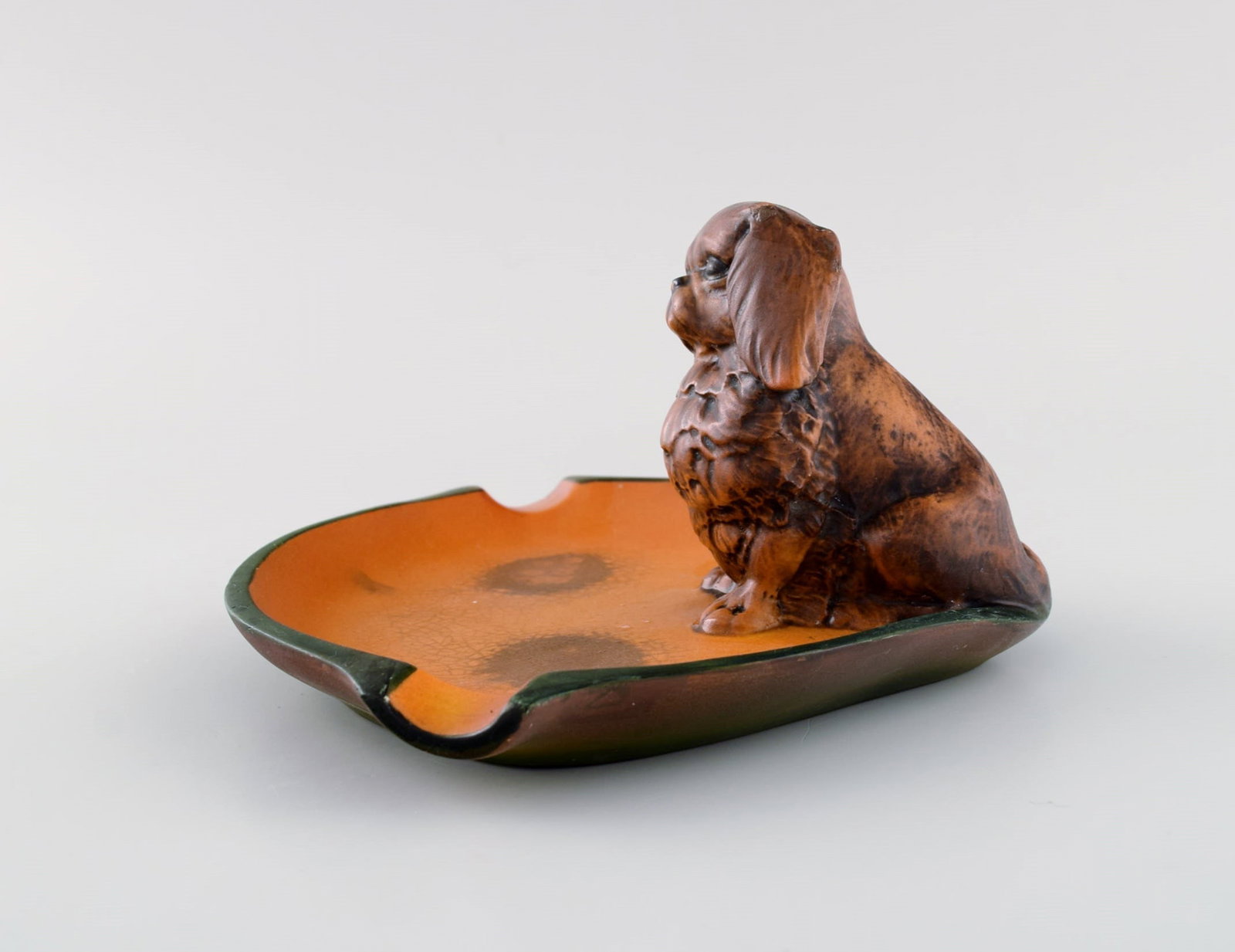Ipsen's, Denmark. Bowl in hand-painted glazed ceramics modeled with Pekingese. 1920s / 30s. Model - 2