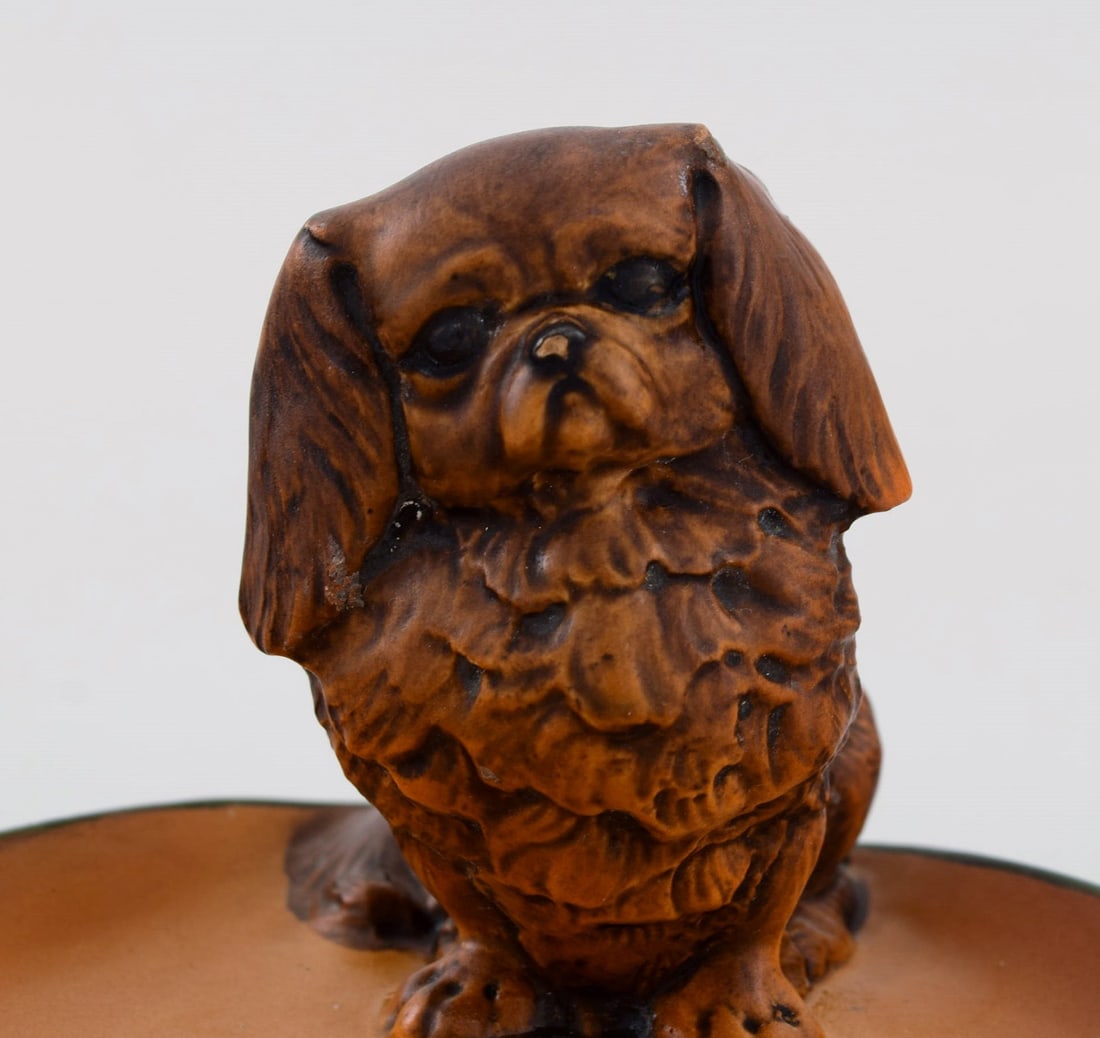 Ipsen's, Denmark. Bowl in hand-painted glazed ceramics modeled with Pekingese. 1920s / 30s. Model - 5