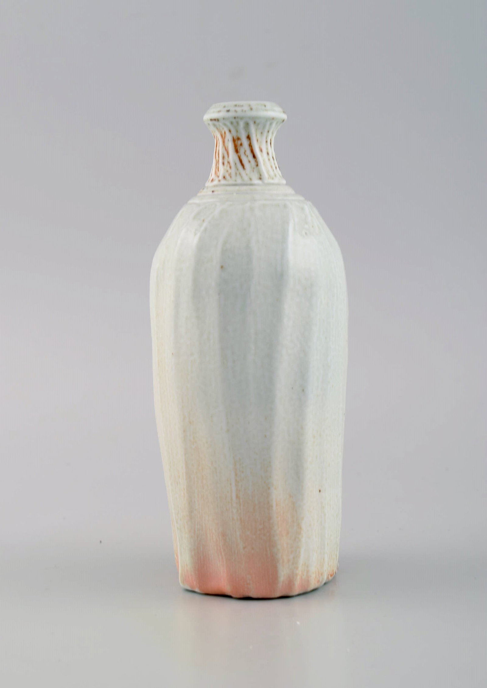 Danish studio ceramicist. Unique vase in glazed stoneware. Beautiful glaze in light and orange - 2