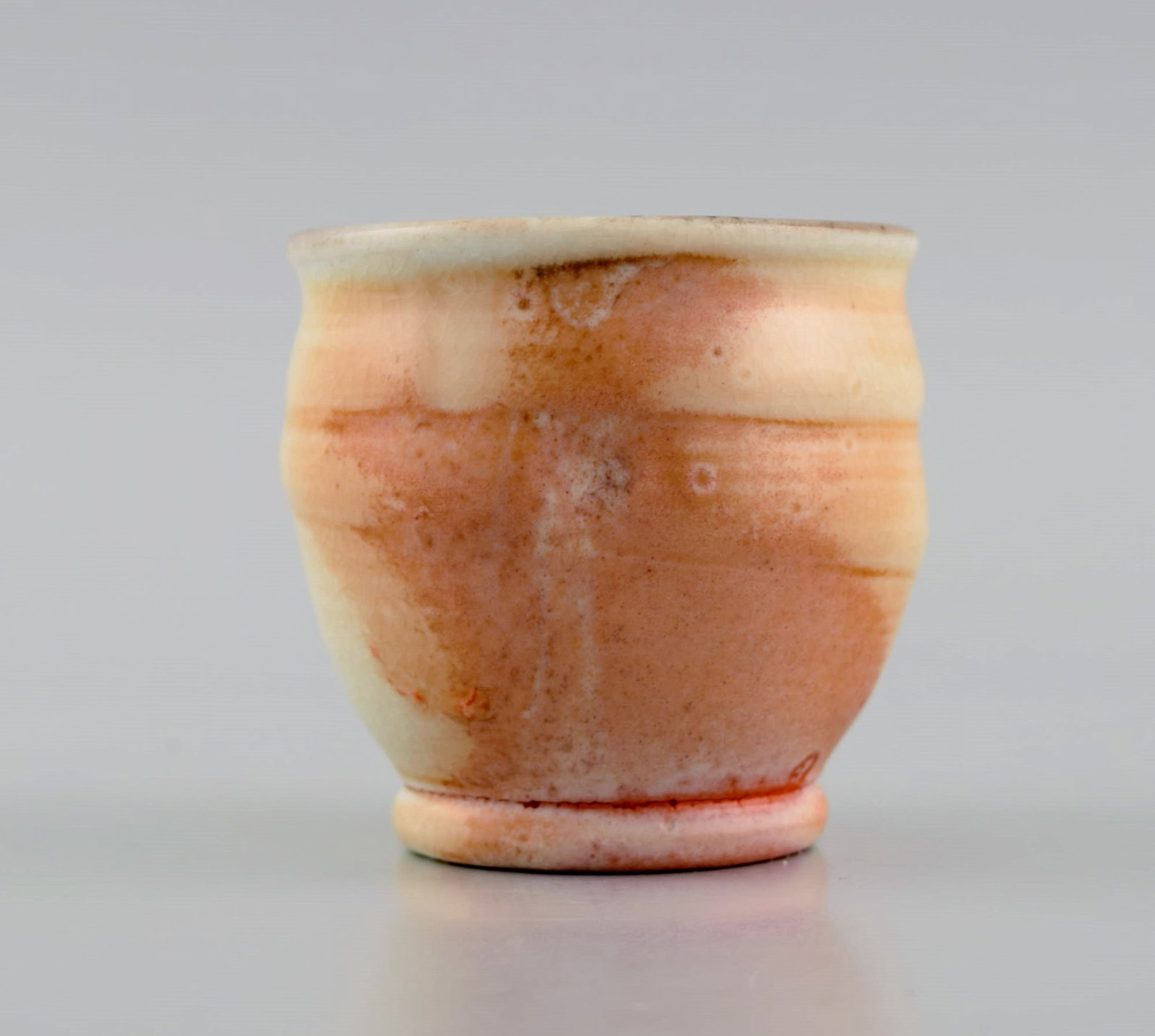 Danish studio ceramicist. Three unique vases in glazed stoneware. Beautiful glazes in peach and - 5