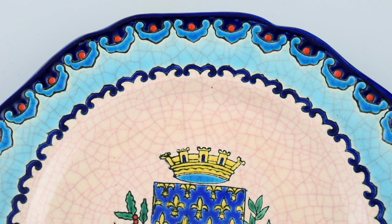 Longwy, France. Art deco plate in glazed stoneware with hand-painted Parisian coat of arms and - 3