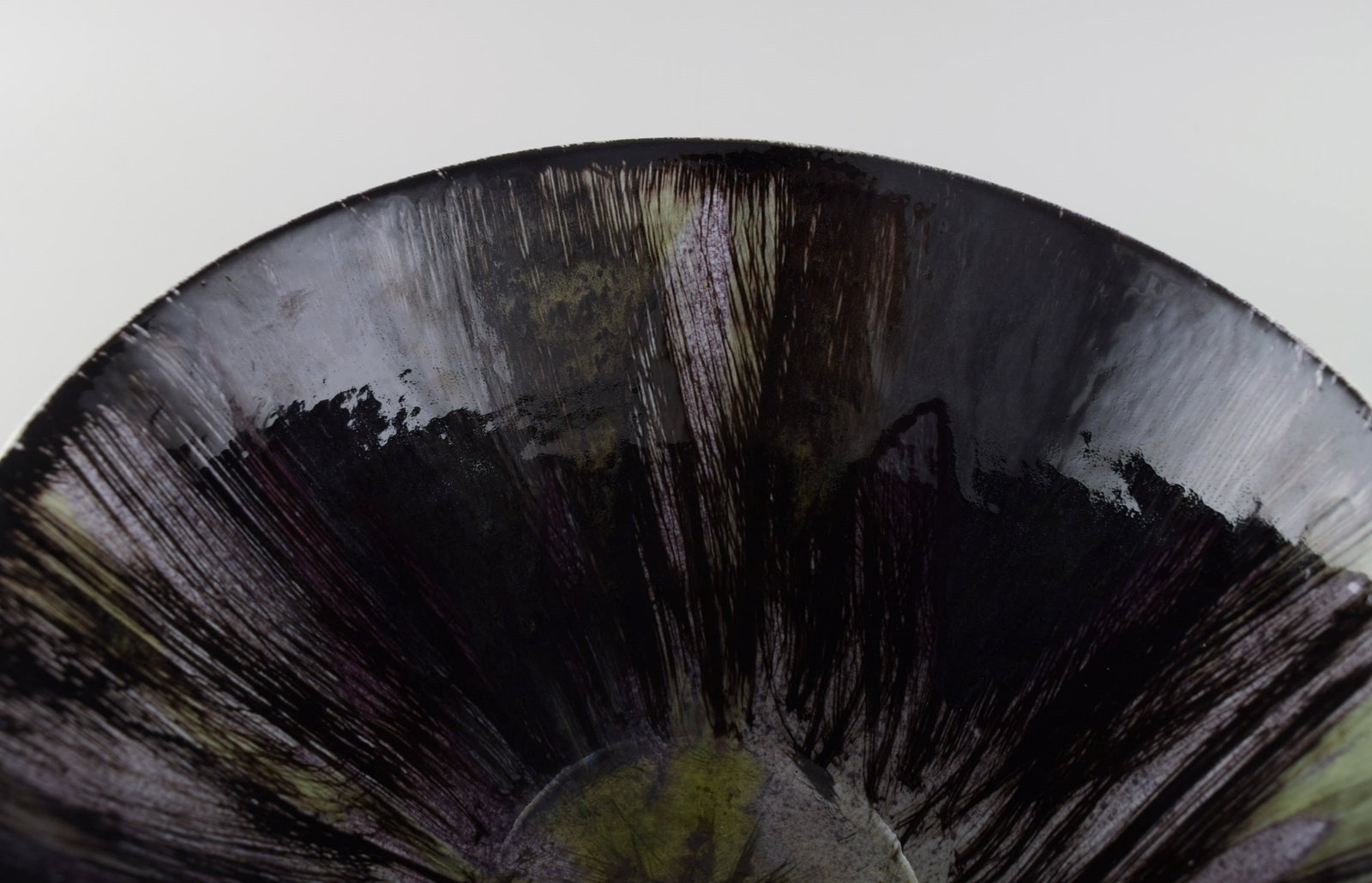Mari Simmulson (1911-2000) for Upsala-Ekeby. Large bowl in hand-painted glazed stoneware. Mid-20th - 9