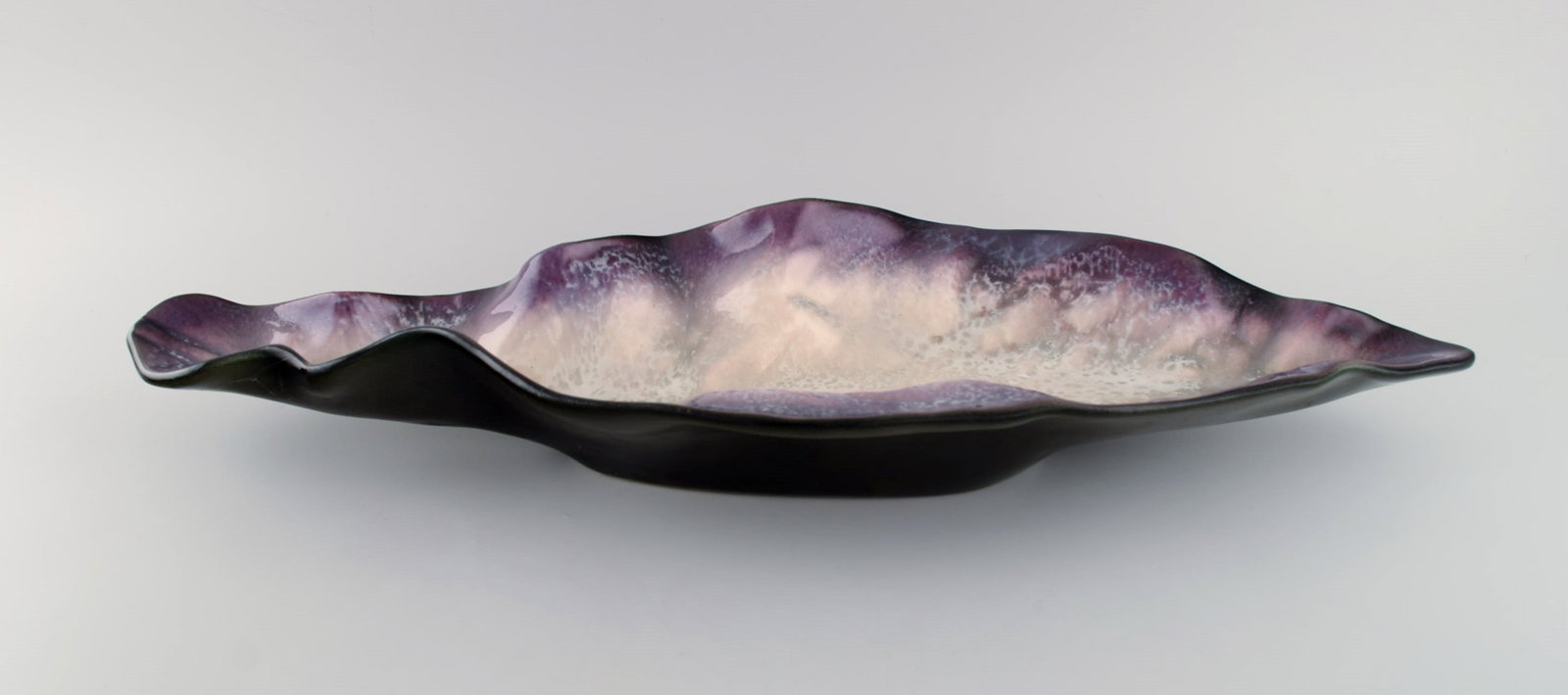 Pol Chambost (1906-1983), France. Colossal bowl in glazed stoneware shaped like a leaf. Beautiful - 3