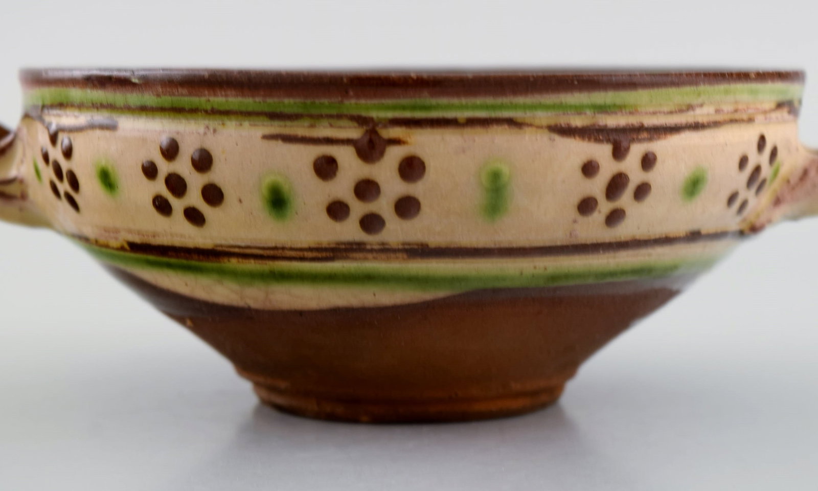 Gutte Eriksen (1918-2008), own workshop. Ear bowl with handles in glazed stoneware. Danish design, - 6