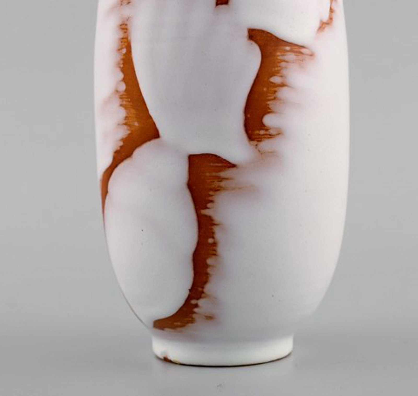 Anna Lisa Thomson (1905-1952), Sweden. Vase in white glazed ceramics with seashells. Approx. 1950. - 4