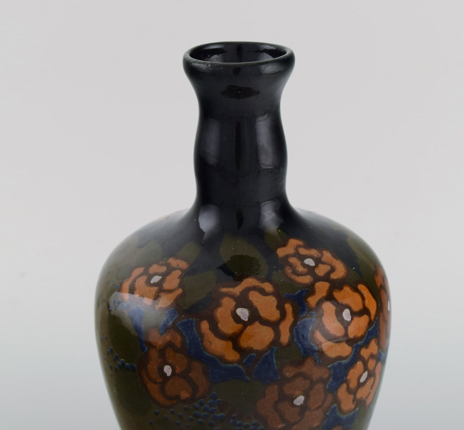 Arnhem, Holland. Antique art nouveau vase in glazed ceramics with hand-painted flowers and foliage. - 3