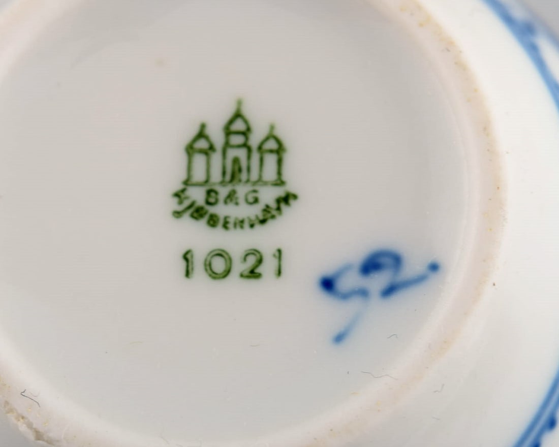Twelve Bing & Grøndahl Blue Fluted Hotel Coffee cups with saucers. 1920s. Model number 167. - 6