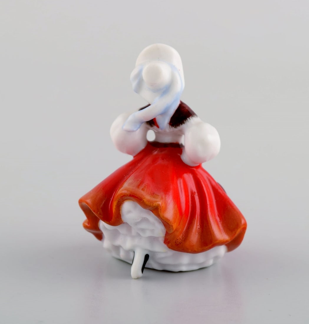 Two Royal Doulton porcelain figurines. Dancer and judge. Buzfuz, mid 20th ccentury. - 4