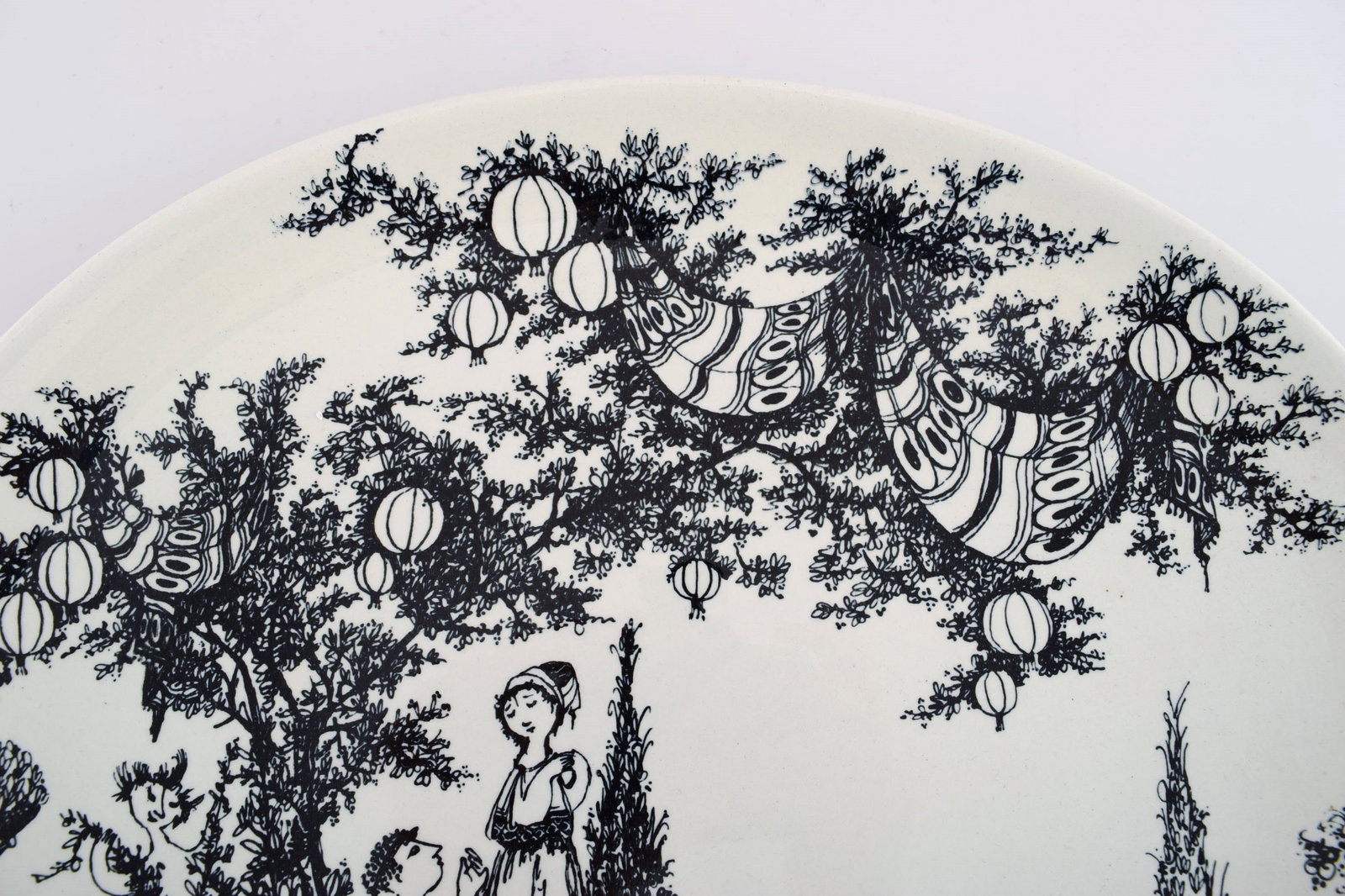 Bjørn Wiinblad for Nymølle. Oval serving dish in glazed faience. A Midsummer Night's - 2