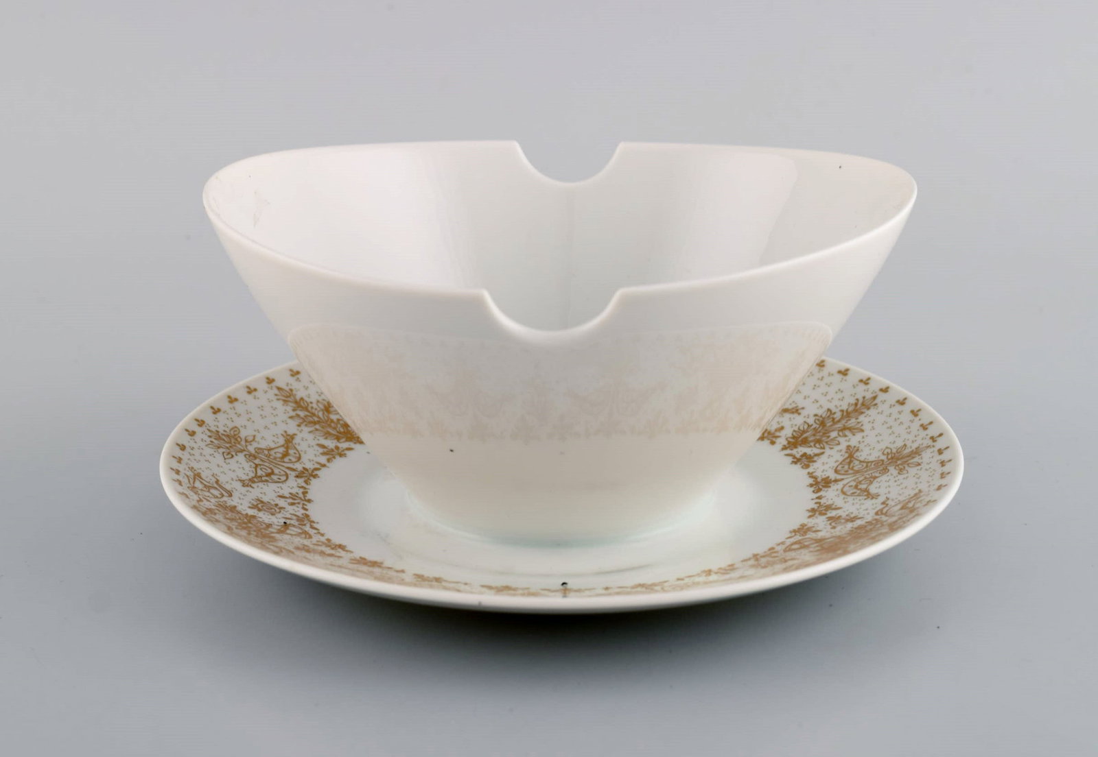 Bjørn Wiinblad for Rosenthal. Porcelain sauce bowl with gold decoration. 1980s. - 2