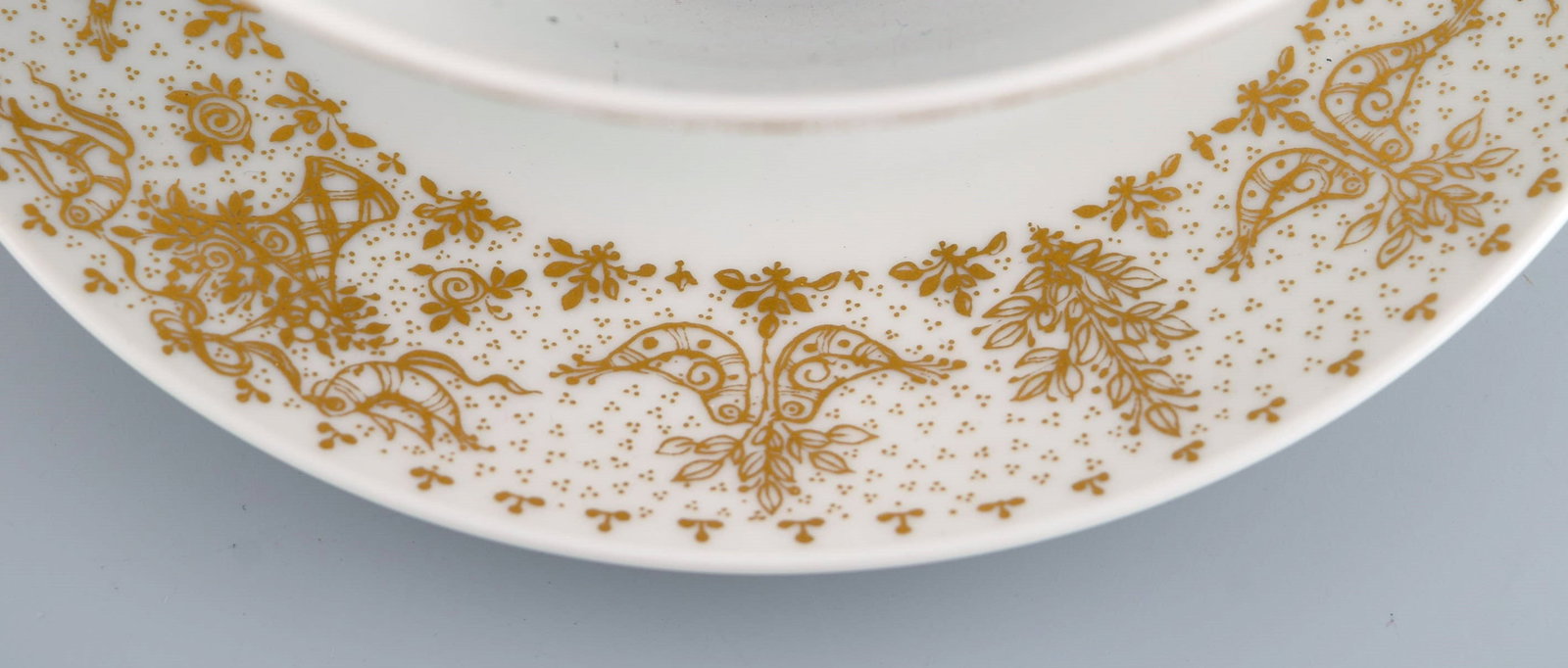 Bjørn Wiinblad for Rosenthal. Porcelain sauce bowl with gold decoration. 1980s. - 3