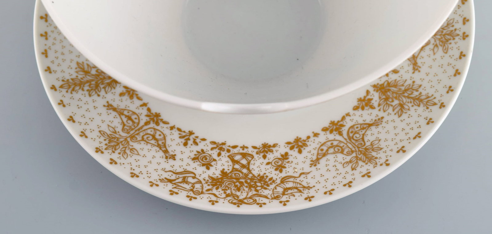 Bjørn Wiinblad for Rosenthal. Porcelain sauce bowl with gold decoration. 1980s. - 4