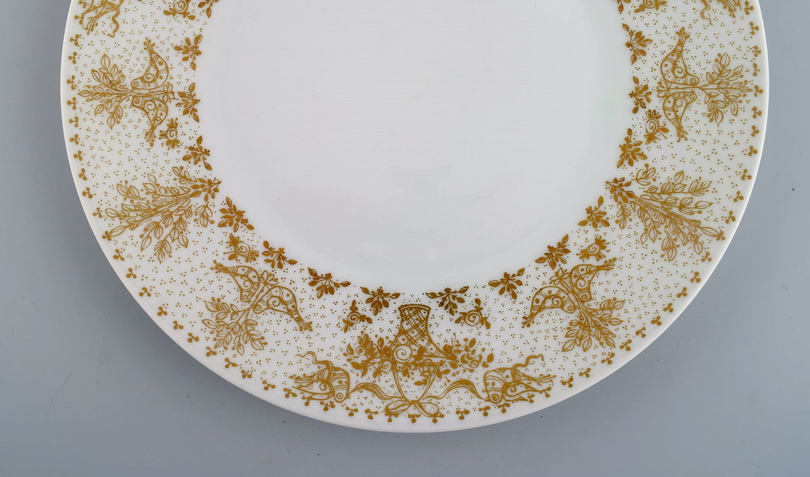 Bjørn Wiinblad for Rosenthal. 10 plates in porcelain with gold decoration. 1980s. - 4