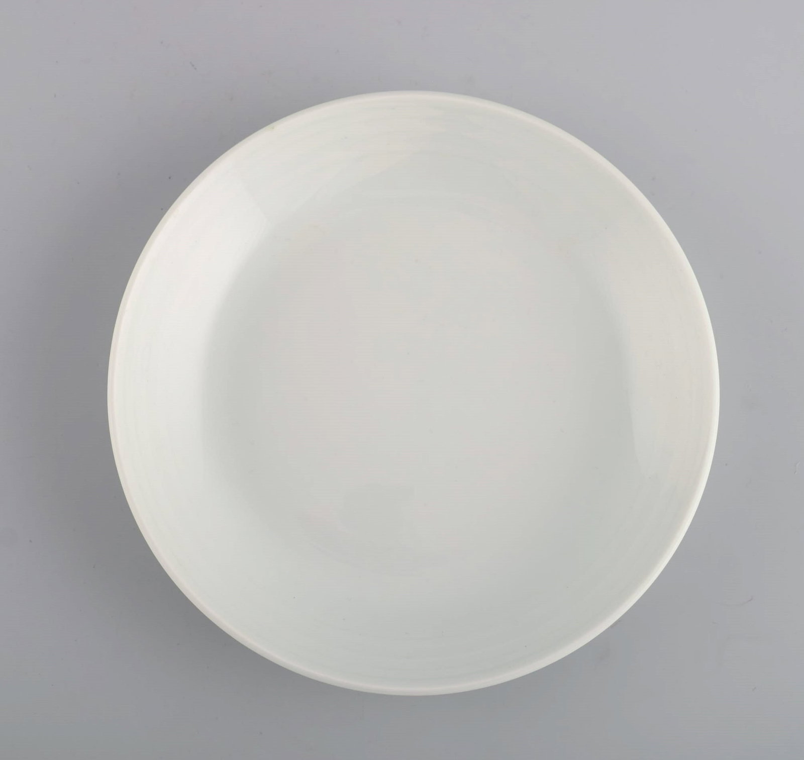 Modernist Edith Sonne White Bing and Grøndahl tea service for eight people. 1960's. Model - 5