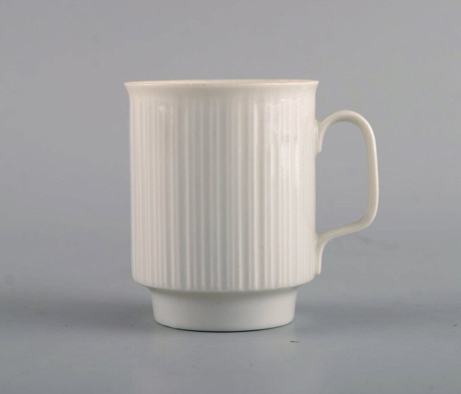 Tapio Wirkkala for Rosenthal. Three porcelain noire mocha cups with saucers in black and white - 3