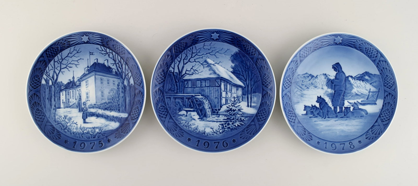 13 Royal Copenhagen Christmas plates from the 1960s / 70s / 80s. - 2