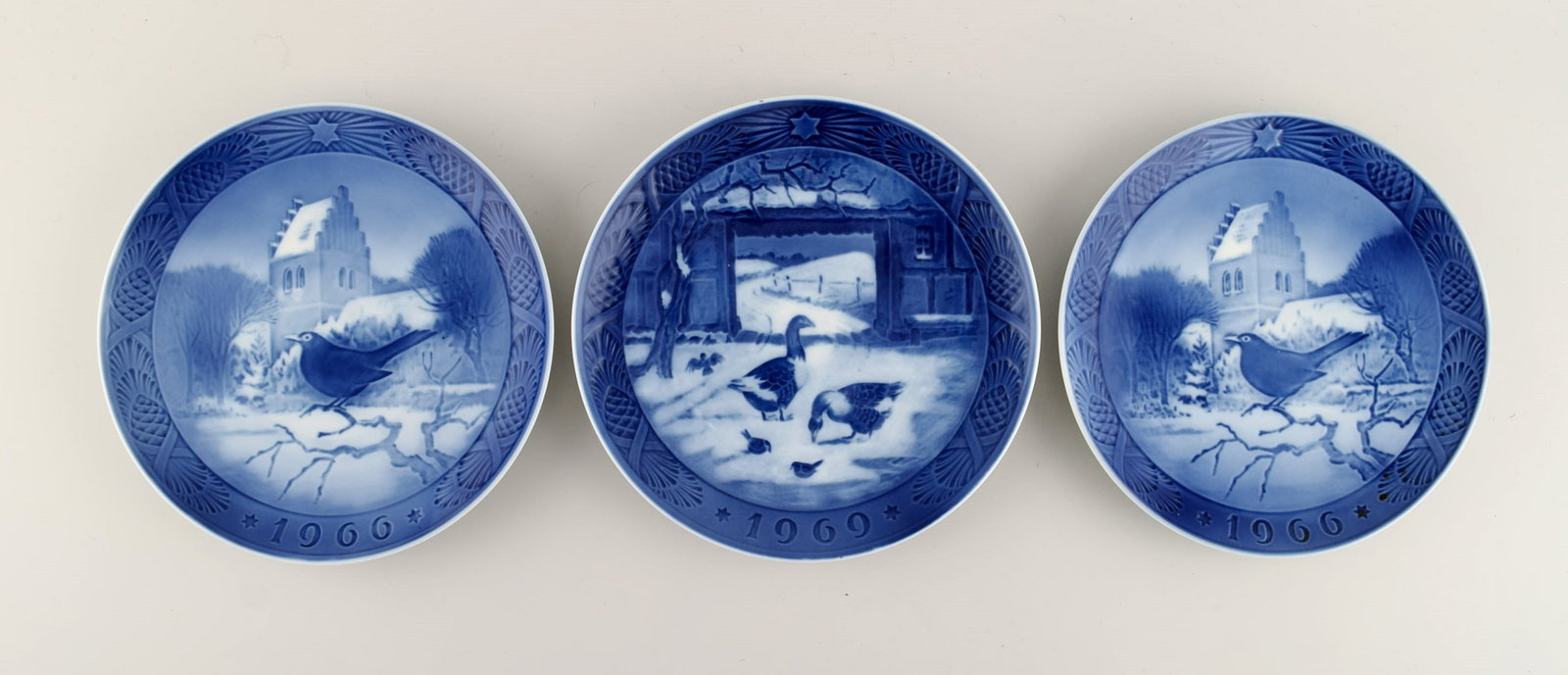 13 Royal Copenhagen Christmas plates from the 1960s / 70s / 80s. - 3