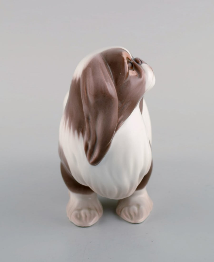 Sveistrup Madsen for Bing & Grøndahl. Porcelain figure. Standing Pekingese. Mid-20th century. - 3