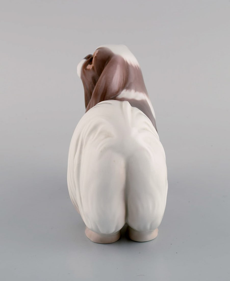 Sveistrup Madsen for Bing & Grøndahl. Porcelain figure. Standing Pekingese. Mid-20th century. - 5