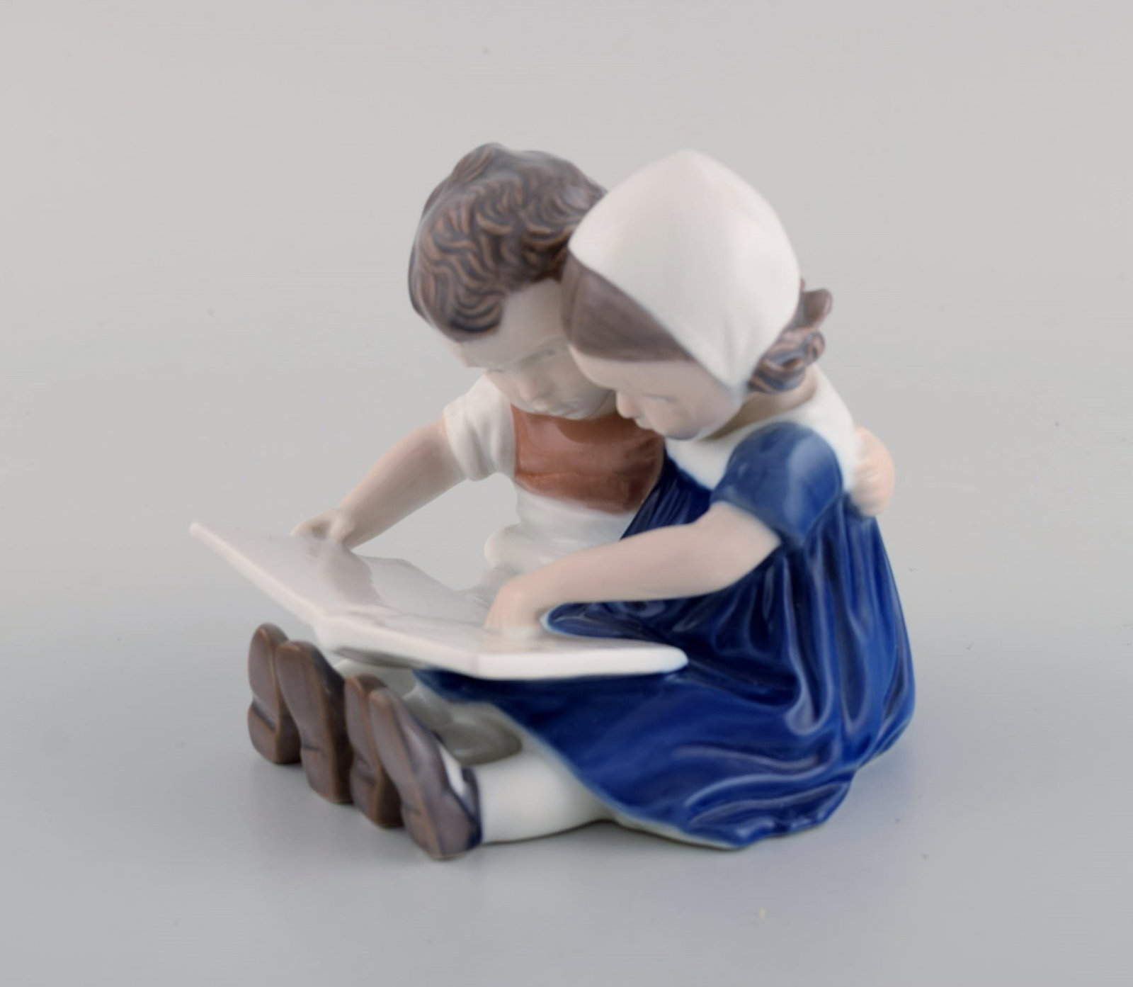 B & G / Bing & Grøndahl - Reading children - number 1567. - 2