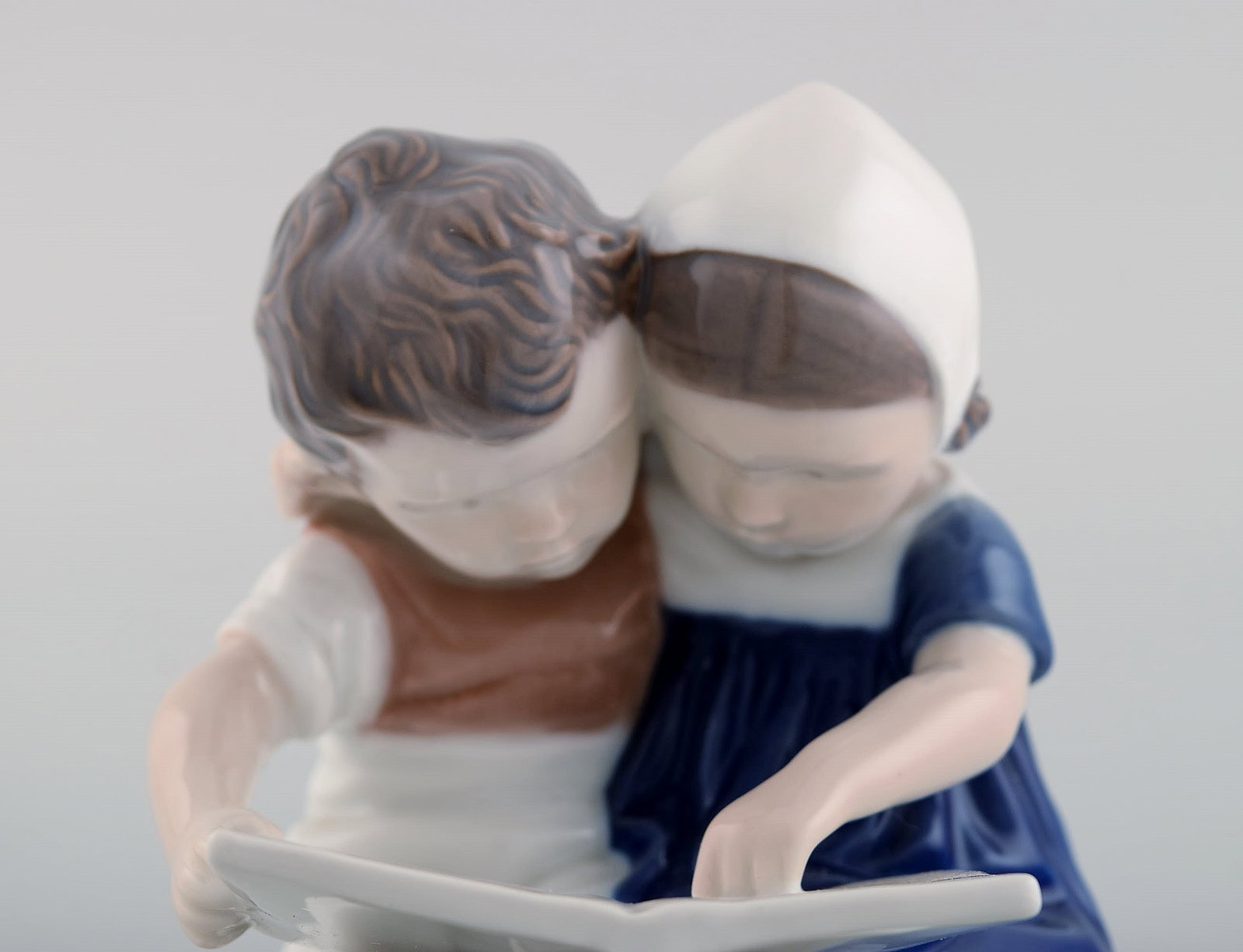B & G / Bing & Grøndahl - Reading children - number 1567. - 5