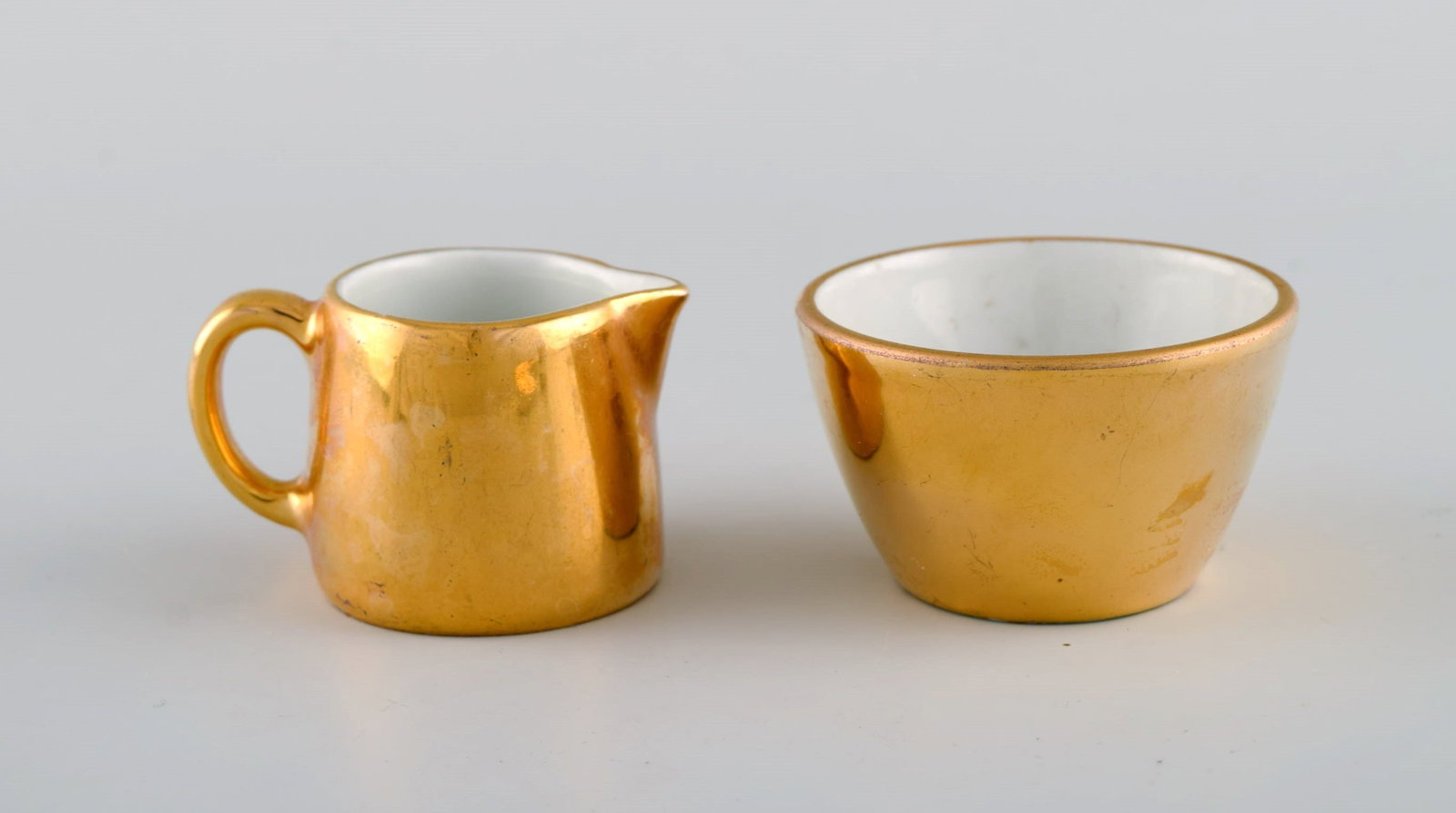 Langenthal, Schweiz among others. Coffee service for five people in porcelain with hand-painted gold - 5