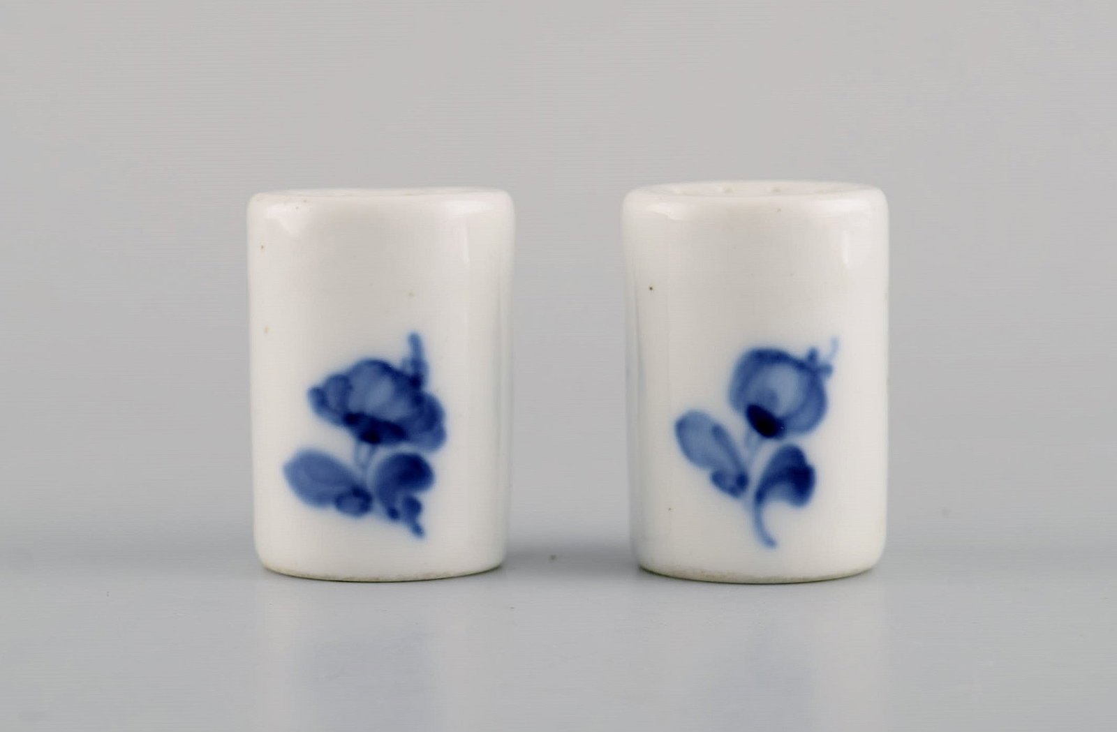 Two Blue Flower Braided Salt Shakers. Early 20th century. - 2