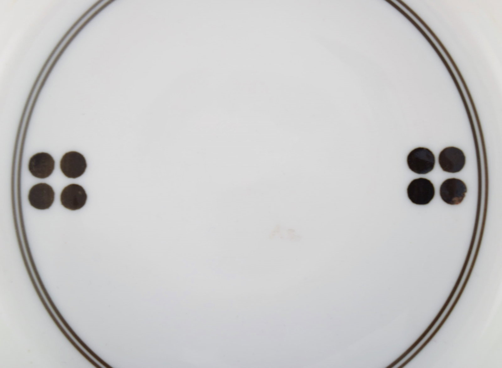 Anne Marie Trolle for Royal Copenhagen. Brown Domino bowl in hand-painted porcelain. Dated - 3