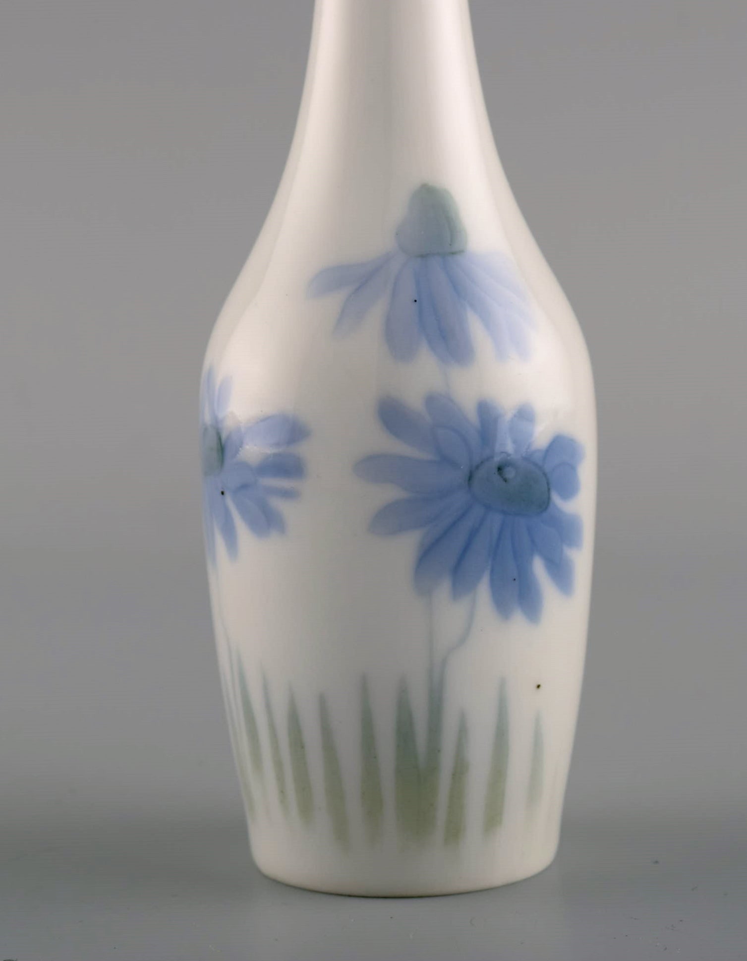 Antique Royal Copenhagen art nouveau vase in porcelain with hand-painted dandelions. Late 19th - 4
