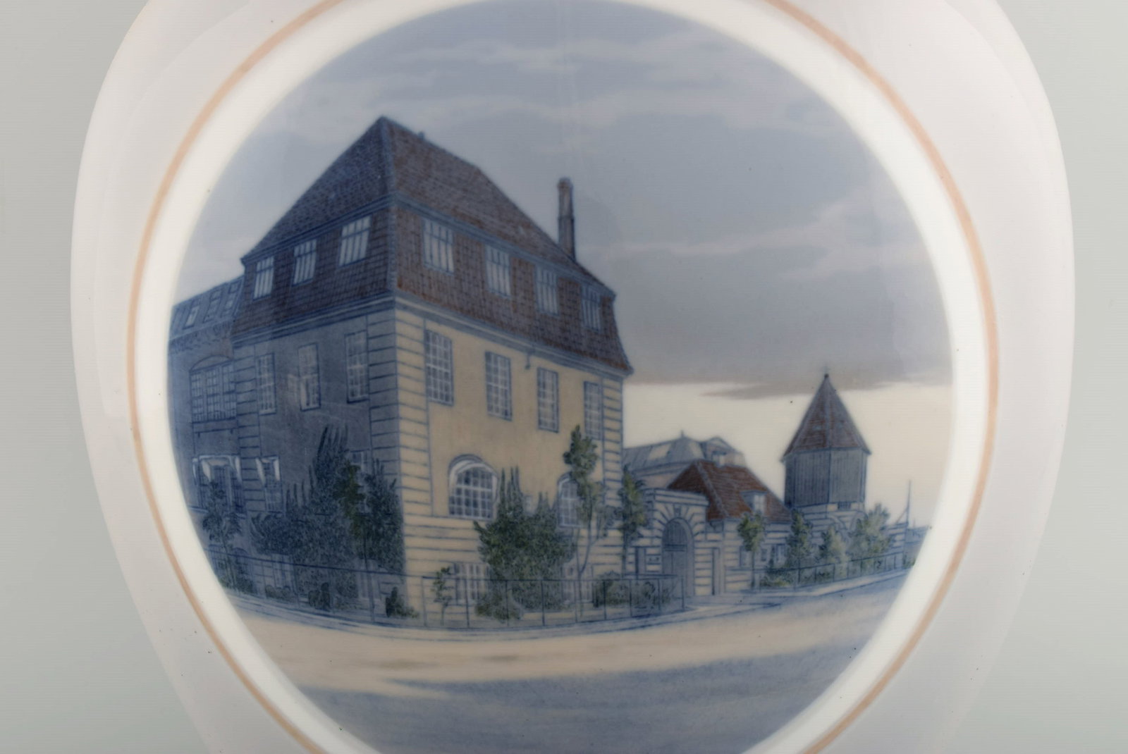 Arthur Boesen for Royal Copenhagen. Large unique vase in hand-painted porcelain with motifs of large - 4