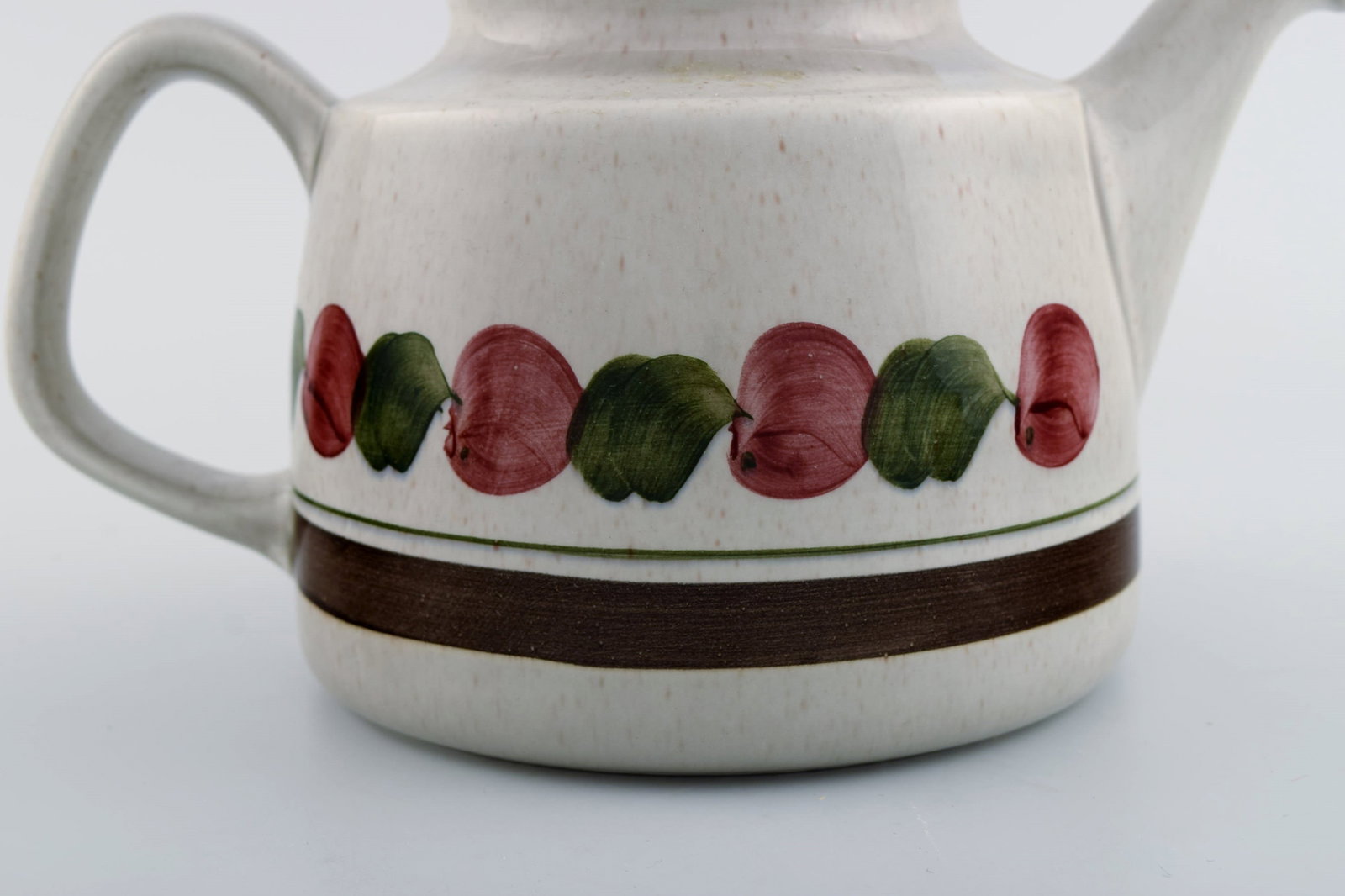 Jackie Lynd for Rörstrand. Birgitta teapot and milk jug in hand-painted glazed stoneware. - 5