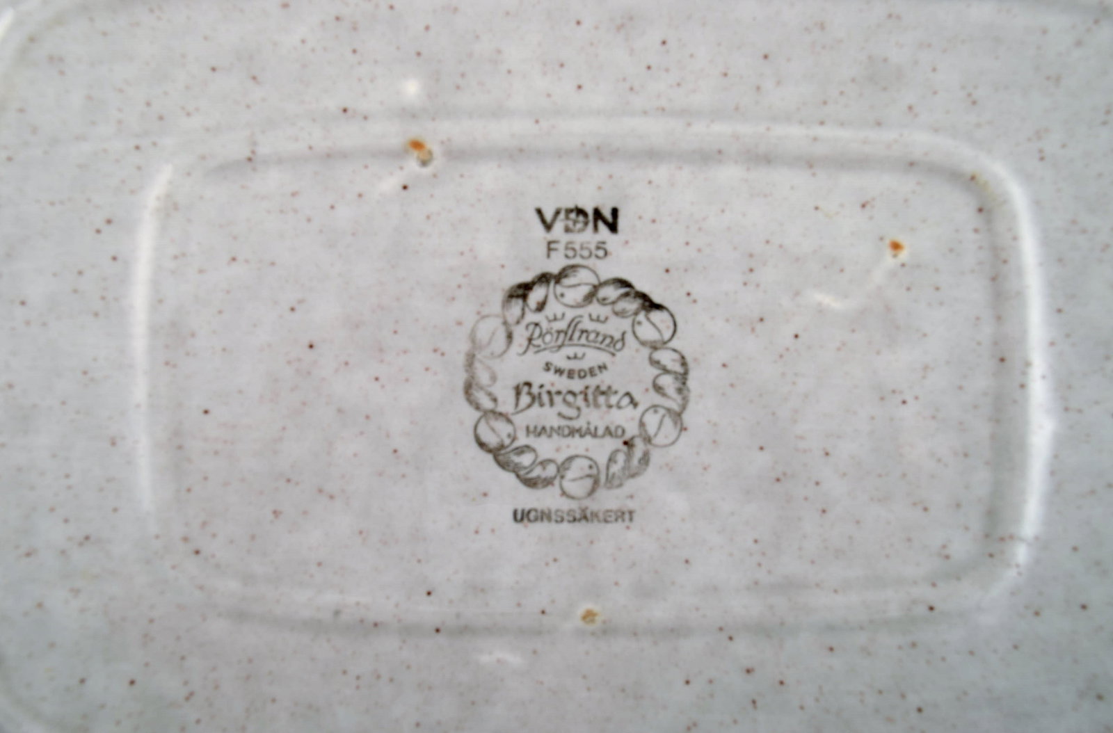 Jackie Lynd for Rörstrand. Three Birgitta serving dishes in hand-painted glazed stoneware. - 5