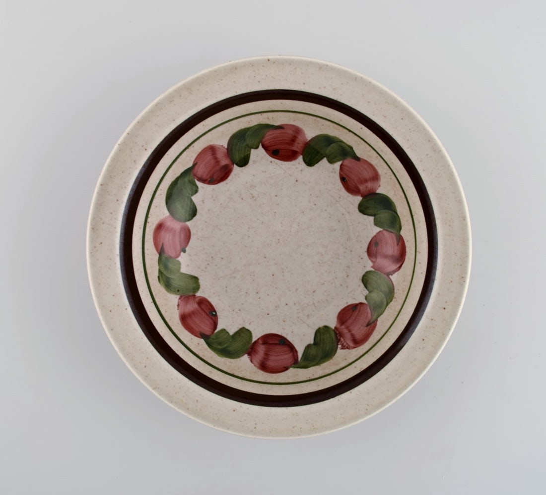 Jackie Lynd for Rörstrand. 14 Birgitta deep plates in hand-painted glazed stoneware. 1970s. - 2