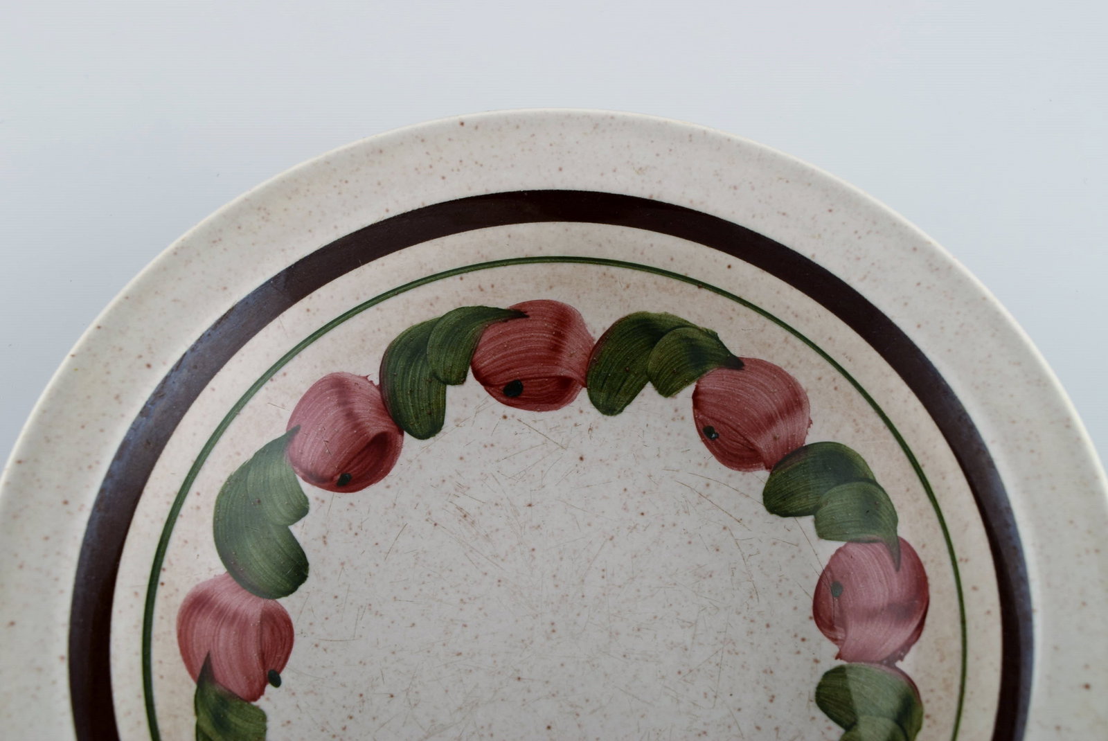 Jackie Lynd for Rörstrand. 14 Birgitta deep plates in hand-painted glazed stoneware. 1970s. - 3