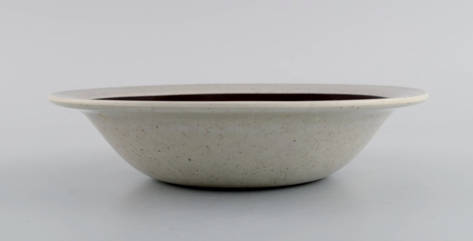 Jackie Lynd for Rörstrand. 14 Birgitta deep plates in hand-painted glazed stoneware. 1970s. - 4